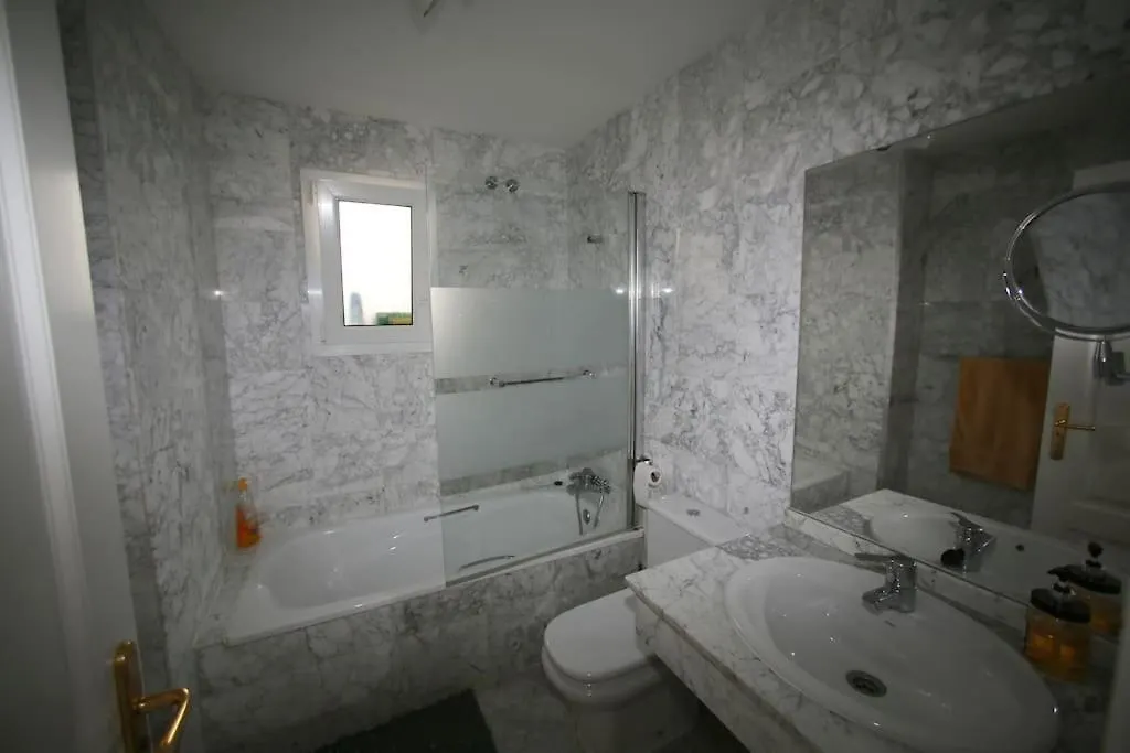 Stylish, Spacious Apartment With Sea View Марбелья